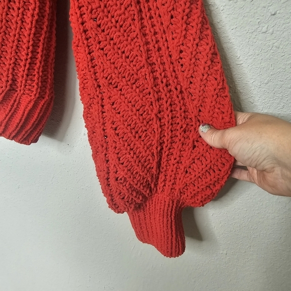 H&M Red Chunky Knit Crop Sweater PLUS Disney Mickey Minnie Tee‎ Shirt Size Small - Picture 8 of 14